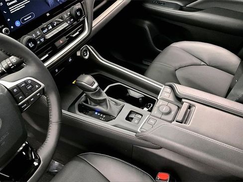 Used 2025 Toyota Grand Highlander AWD Hybrid image 14