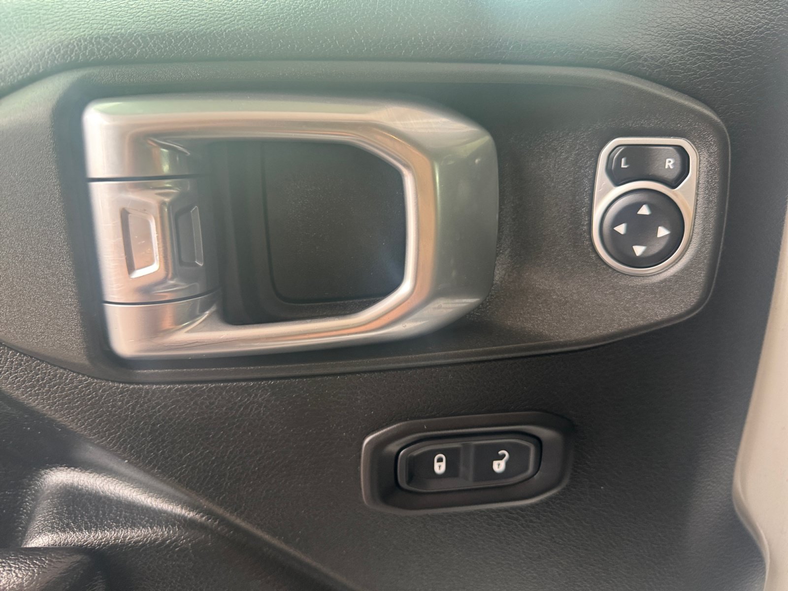 Used 2020 Jeep Wrangler Sport AWD/4WD image 11