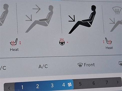 Used 2024 Chrysler Pacifica Touring-L image 26