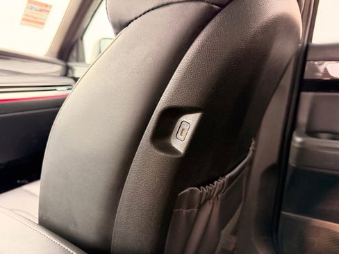 Used 2023 Hyundai Palisade Calligraphy image 36