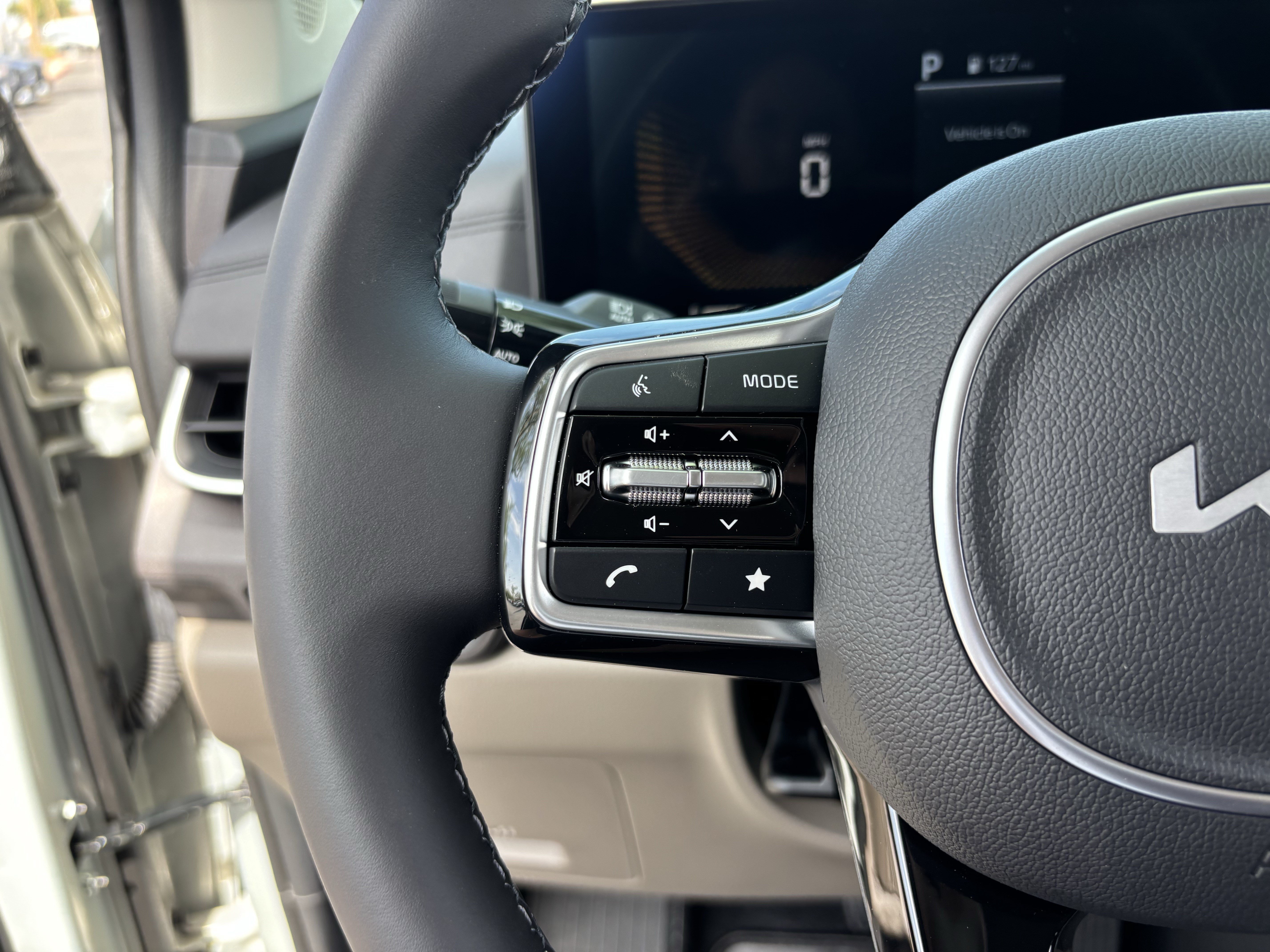New 2026 Kia Carnival EX FWD image 25