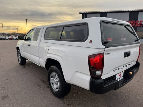 Used 2022 Toyota Tacoma SR image 4