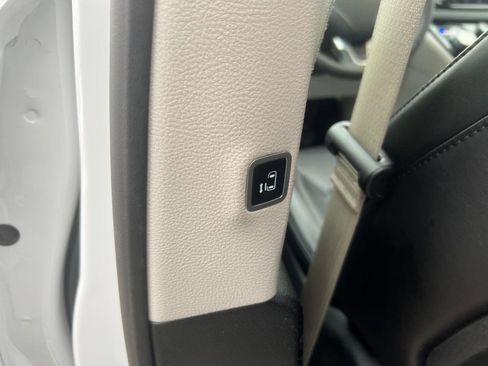 Used 2024 Chrysler Pacifica Touring-L image 30