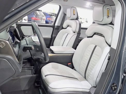 Used 2024 Rivian R1S Adventure image 25