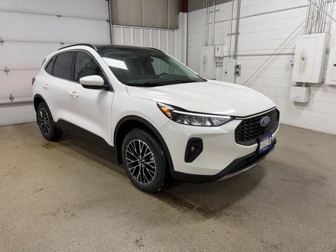 New 2026 Ford Escape SE FWD image 3