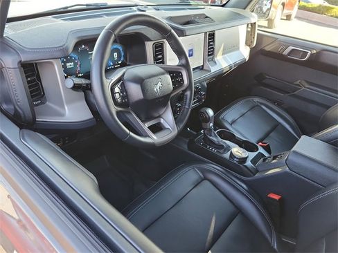 Used 2025 Ford Bronco Outer Banks image 6