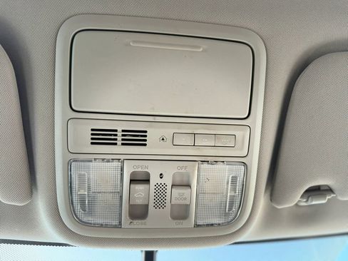 Used 2013 Honda Odyssey Touring Elite image 30