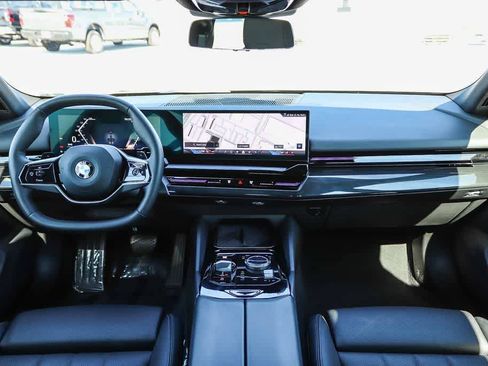 Used 2025 BMW 530i RWD image 12