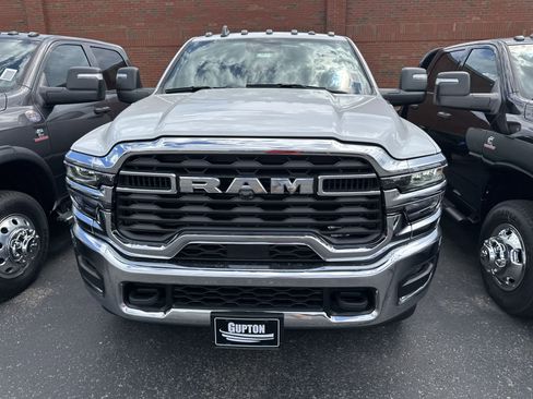 Used 2025 RAM 3500 Tradesman w/ Chrome Appearance Group AWD/4WD image 2