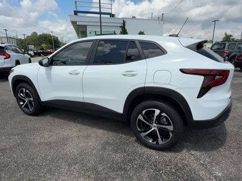 Certified 2025 Chevrolet Trax RS w/ Driver Confidence Package FWD image 6