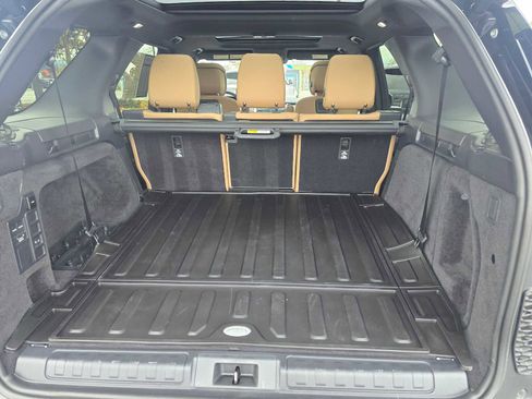 Certified 2025 Land Rover Discovery Dynamic SE image 15