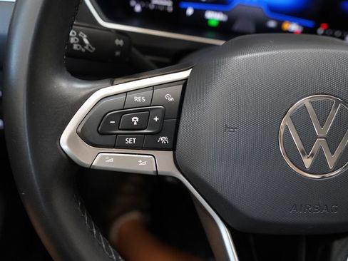 Used 2024 Volkswagen Tiguan SE AWD/4WD image 34