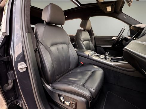 Used 2022 BMW X7 xDrive40i w/ M Sport Package AWD/4WD image 24