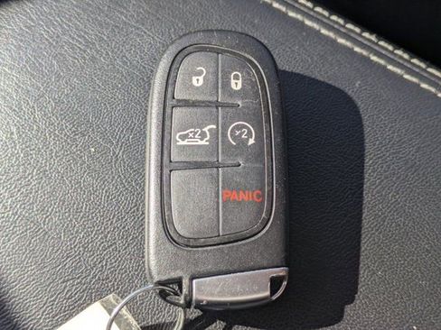 Used 2023 Jeep Cherokee Altitude Lux image 27