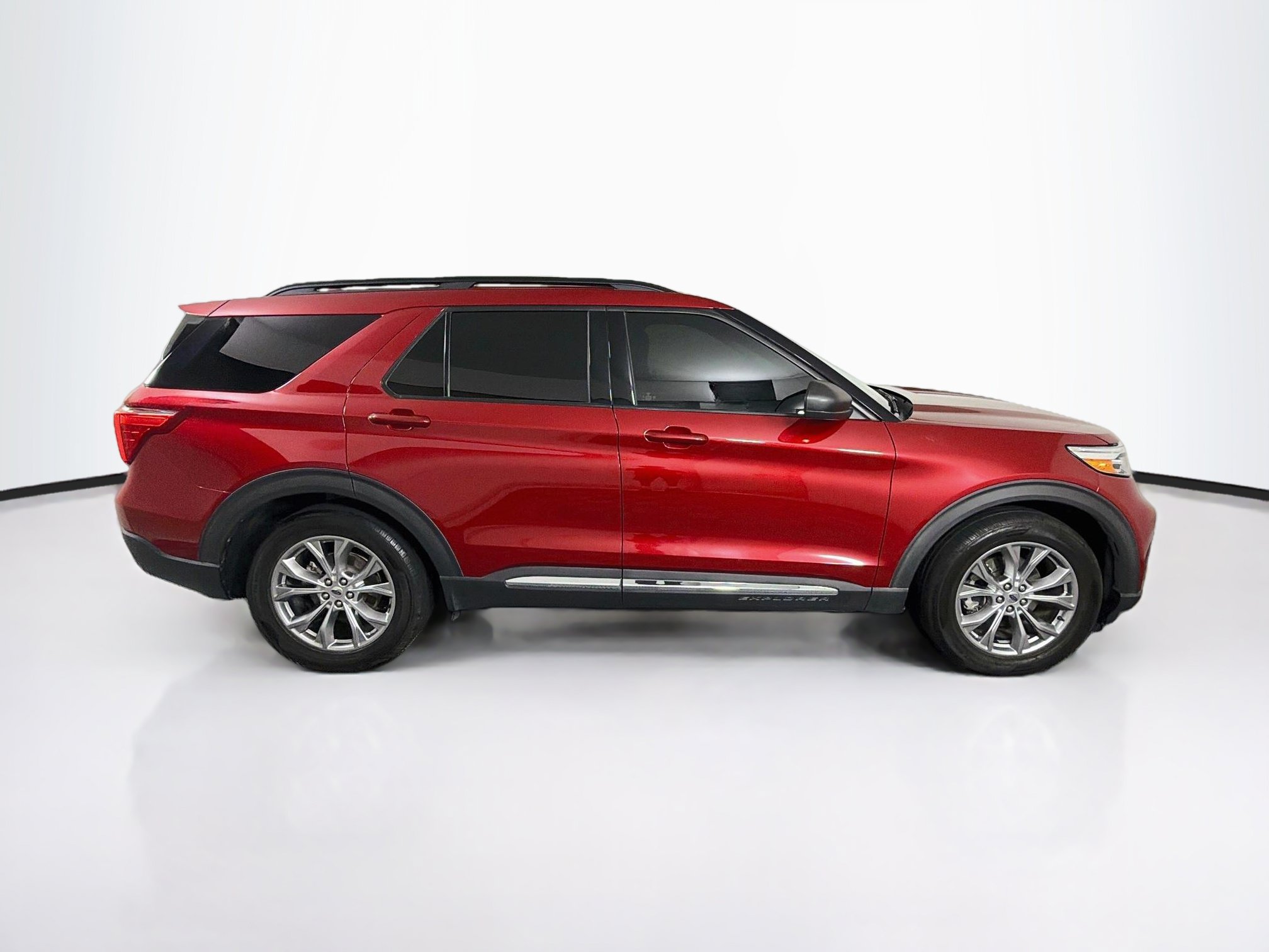 Used 2020 Ford Explorer XLT w/ Equipment Group 202A RWD image 10