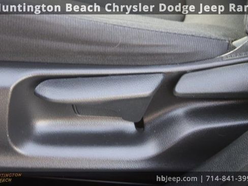 Used 2020 Toyota Corolla LE image 30