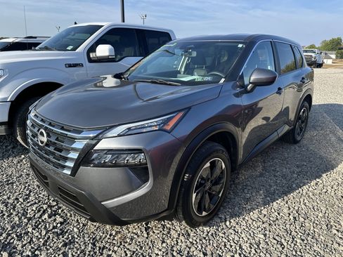 Used 2024 Nissan Rogue SV image 44