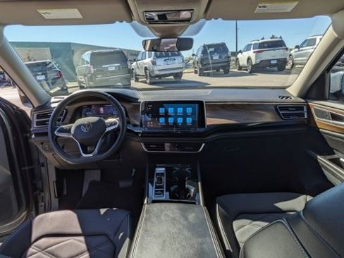 Used 2024 Volkswagen Atlas SE image 45