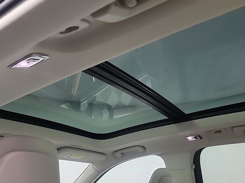 Used 2021 Volvo XC90 T6 Momentum w/ Climate Package image 26