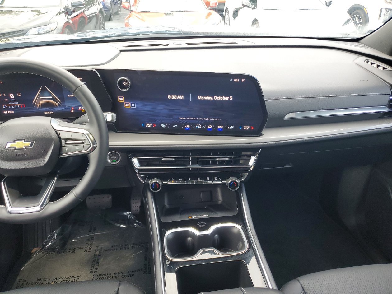 Used 2026 Chevrolet Traverse LT FWD image 12