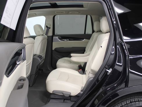 Certified 2024 Cadillac XT6 Premium Luxury w/ LPO, Floor Liner Package image 40