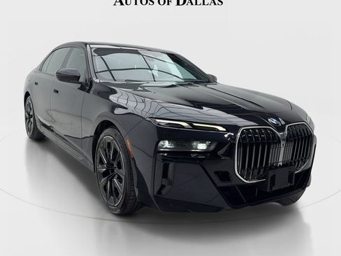 Used 2023 BMW 740i w/ Luxury Rear Seating Package RWD image 2