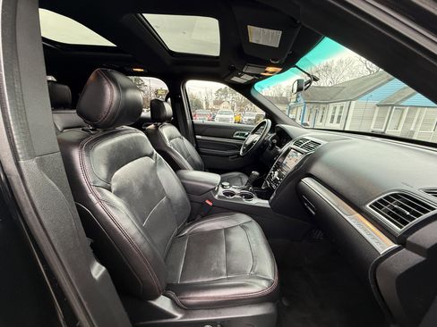 Used 2017 Ford Explorer Sport w/ Equipment Group 401A image 19