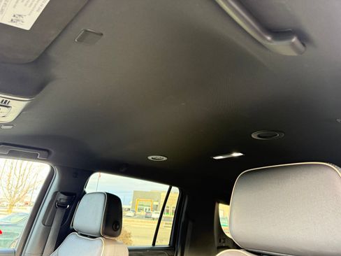 Used 2024 GMC Yukon XL SLT image 9