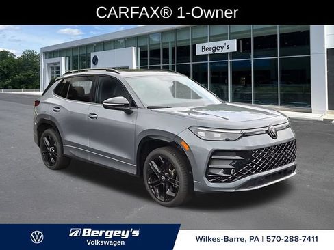 Certified 2026 Volkswagen Tiguan SE R-Line AWD/4WD image 3