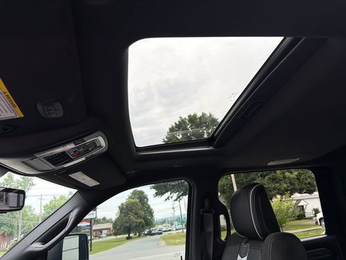 Used 2025 RAM 3500 Limited AWD/4WD image 22