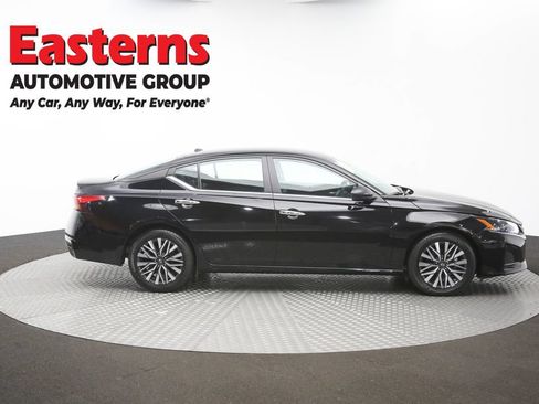 Used 2025 Nissan Altima 2.5 SV FWD image 41