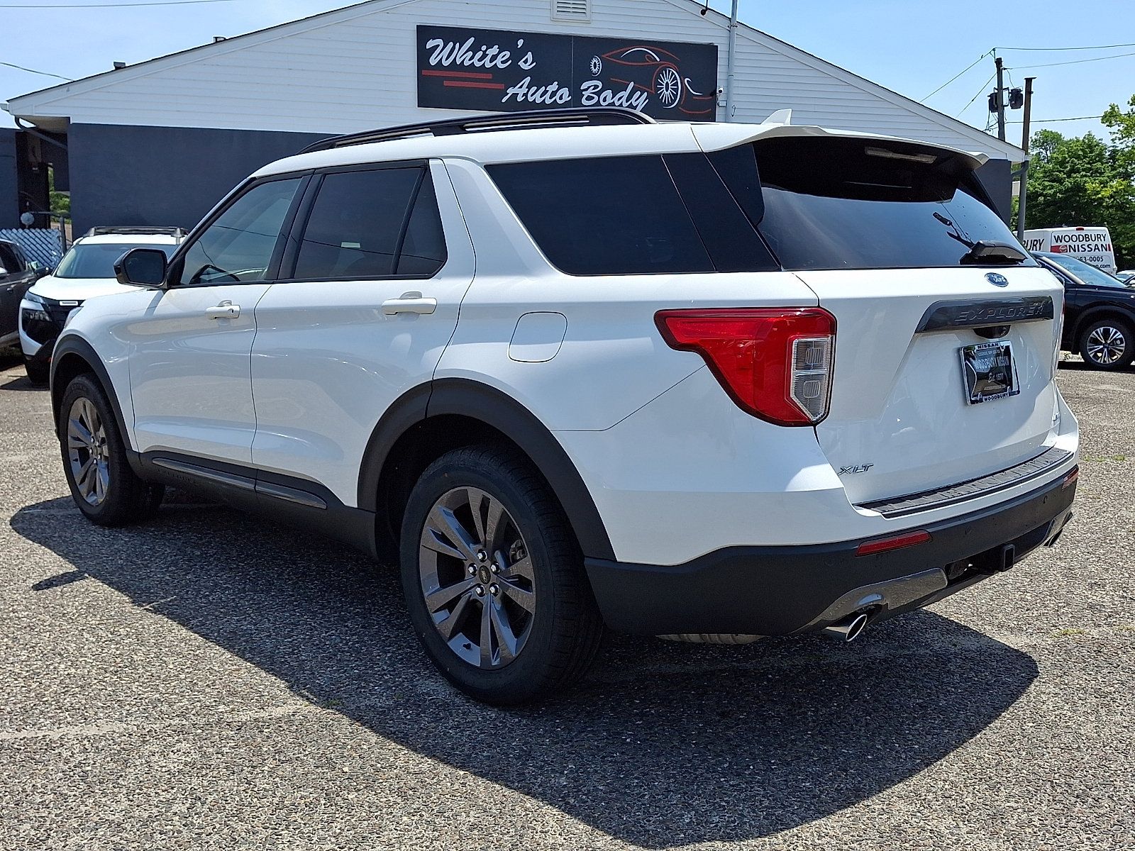 Used 2023 Ford Explorer XLT w/ Equipment Group 202A AWD/4WD image 4