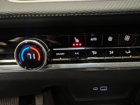 Used 2025 Chevrolet Equinox LT w/ Convenience Package II image 39