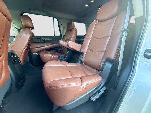 Used 2016 Cadillac Escalade Luxury RWD image 22