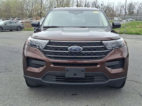 Used 2020 Ford Explorer XLT w/ Comfort Package image 2