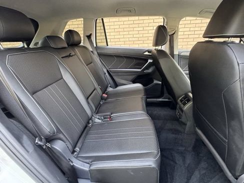 Used 2023 Volkswagen Tiguan SE AWD/4WD image 32