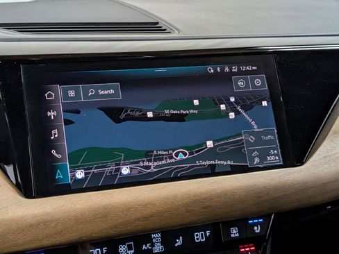 Used 2023 Audi e-tron GT Premium Plus image 34