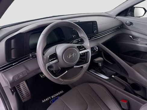 Certified 2025 Hyundai Elantra Sport FWD image 9