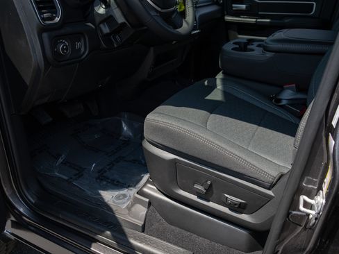 New 2026 RAM 2500 Big Horn AWD/4WD image 17