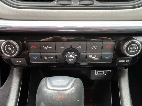 Used 2022 Jeep Compass Limited image 17