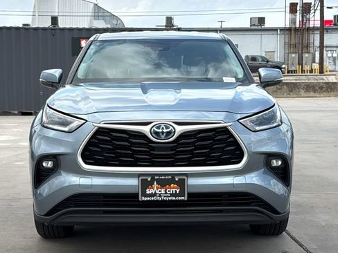 Used 2021 Toyota Highlander LE AWD/4WD image 8
