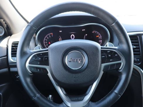 Used 2017 Jeep Grand Cherokee Altitude RWD image 16