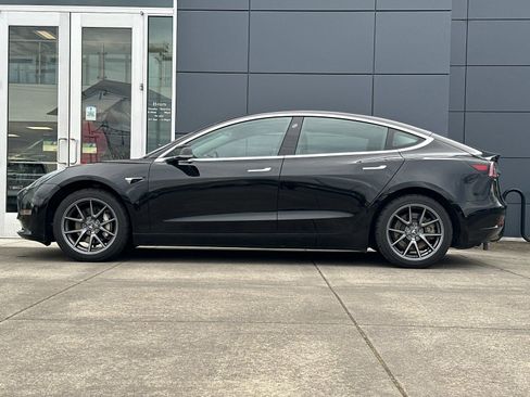 Used 2019 Tesla Model 3 Standard Range Plus image 6