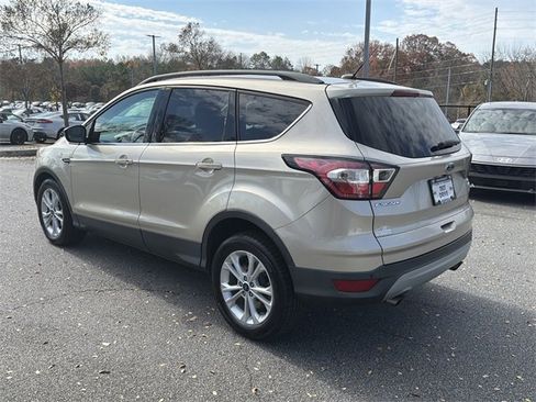 Used 2017 Ford Escape SE w/ Equipment Group 201A image 5