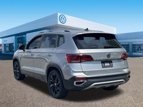 Used 2023 Volkswagen Taos SE w/ Panoramic Sunroof Package AWD/4WD image 5