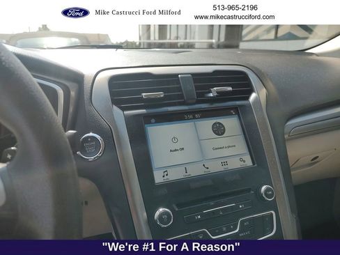 Used 2017 Ford Fusion SE w/ Fusion SE Technology Package FWD image 6