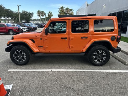 Used 2025 Jeep Wrangler Unlimited Sahara AWD/4WD image 5