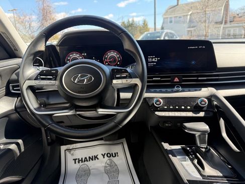 Used 2023 Hyundai Elantra Limited image 21