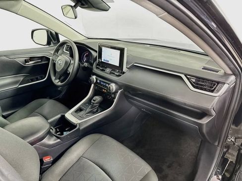 Used 2025 Toyota RAV4 XLE AWD/4WD image 27