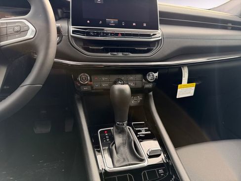 New 2026 Jeep Compass Latitude image 11